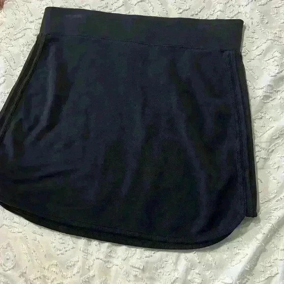 Athleta Black Skirt. Women’s Size Medium - Picture 10 of 10